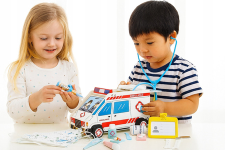 DOKTOR ZESTAW lekarza z białym ambulansem drewniany i akcesoriami STETOSKOP