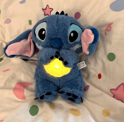 MASKOTKA STITCH MIŚ SZUMIŚ PRZYTULANKA ODDYCHAJĄCA USPOKAJACZ PLUSZAK STICH